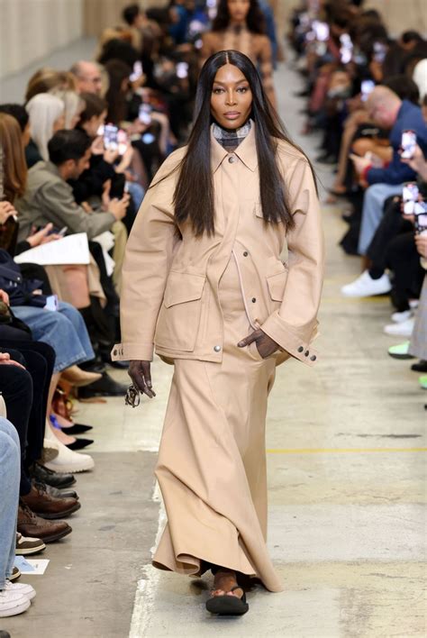 naomi campbell burberry|naomi campbell fashion show.